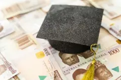 Hular bikin kammala digiri da takardun naira 