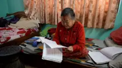 Ratna Kumari Sunuwar, umunyeshule w'imyaka 80, ategura ikibazo