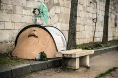 பாரிஸ் ஒலிம்பிக் 2024: வீடற்றவர்களையும், அகதிகளையும் அகற்றியது ஏன்?