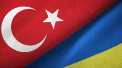Türkiye ve Ukrayna bayrakları.