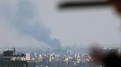 دود از محل یک حمله در تهران در اول آوریل ۲۰۲۶ برخاسته است. یک خبرنگار خبرگزاری ای‌اف‌پی گزارش داد که بعدازظهر اول آوریل چندین انفجار بزرگ در غرب پایتخت ایران، تهران، رخ داده است. 