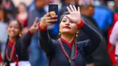 नेपालको जनसङ्ख्या भन्दा देशमा प्रयोग भइरहेका मोबाइल सेटको सङ्ख्या धेरै रहेको ठानिन्छ 