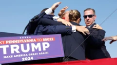 ماموران ترامپ را بعد از سوءقصد احاطه کردند