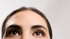  یک نمونه از ابرو‌میان یا گلابلا 