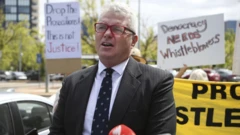 ښاغلي مک‌برایډ په ۲۰۲۰ کال کې له رسنیو سره د خبرو پر مهال 