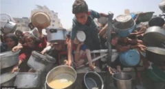 Àwọn èèyàn tí wọ́n ń wá ọ̀nà láti gba oúnjẹ ní Gaza