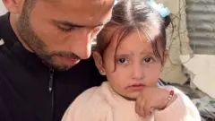 বাবা মোহাম্মেদের সঙ্গে জুলিয়া