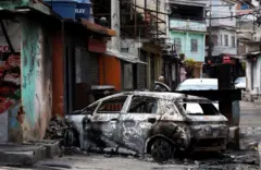 Carro queimado durante operação