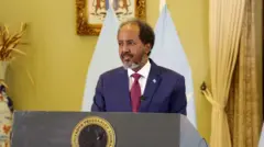 Barri aangoosaa kan xumurame pirezidantiin Somaaliyaa Hasan Sheek Mohaammd aangoosaa dheereffachuuf yaaliin taasisan hordofee mormiin cimaan isa mudateera.
