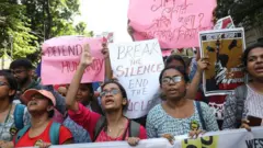कोलकाता में डॉक्टरों का प्रदर्शन जारी है