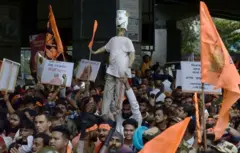 কলকাতায় বাংলাদেশের ডেপুটি হাইকমিশনের সামনে বিক্ষোভ