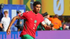 Achraf Hakimi, número 2 do Marrocos, durante a partida do Grupo C da Copa do Mundo FIFA 2026 entre Brasil e Marrocos, em 13 de junho de 2026, no Estádio de Nova York/Nova Jersey, em East Rutherford, Nova Jersey.
