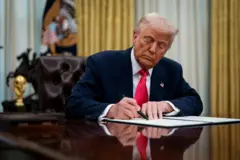 ドナルド・トランプは大統領令に署名します