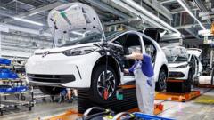 Volkswagen yaklaşık 100 bin çalışanını işten çıkarmayı planlıyor