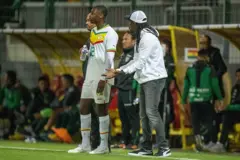 Fodé Ballo-Touré et l'entraîneur Aliou Cissé du Sénégal lors du match amical international entre le Sénégal et la Bolivie au Stade Omnisports Source le 24 septembre 2022 à Orléans, France.