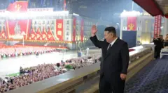 북한 노동당 창건 80주년 기념식에서 손 흔드는 김정은 국무위원장