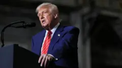 ABD Başkanı Donald Trump, "Güvenli ve güvenilir bir şekilde ülkeye girmek isteyenleri araştırıp tarayamayacağımız hiçbir ülkeden açık göç alamayız" dedi.