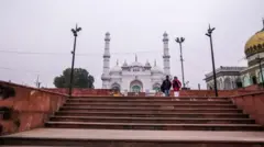 காசி, மதுரா மட்டுமல்ல; கோவில் - மசூதி வழக்குகள் நடக்கும் 12 இடங்கள்