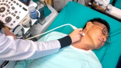 病人躺在病床上