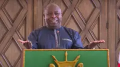 Perezida Evariste Ndayishimiye abona ko abituye ubutungane ku matora bari kubanza kumwitura