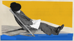 رجل مستقلي على أريكة