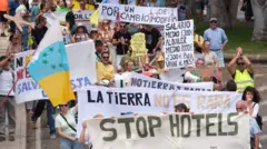 Moradores de Fuerteventura reclamam do que consideram turismo excessivo