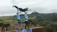 Captura del video que muestra el fatídico accidente.