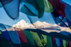 मुक्तिनाथबाट खिचिएको यो तस्बिरको पृष्ठभूमिमा धवलागिरि देखिन्छ