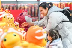 中国“催生潮”下有地方当局推“妈妈岗”致育儿女性职场边缘化？