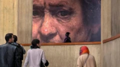 Tahran Çağdaş Sanat Müzesi, New York veya Paris'teki koleksiyonlarla rekabet edebilecek düzeyde çağdaş sanatın en dikkat çekici eserlerine ev sahipliği yapıyor