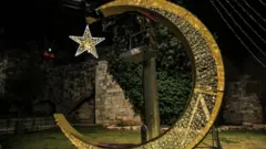 Di crescent and star to symbolise ramadan