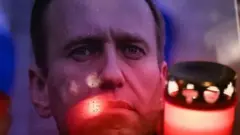 Retrato de Alexei Nalvany junto a unas velas