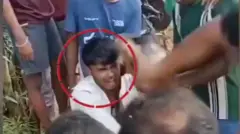 রাহুল ইসলাম (লাল দাগ দিয়ে চিহ্নিত) লাথি মারা হচ্ছে