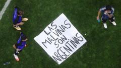 Casa Branca defende seleção da Argentina por faixa sobre as Ilhas Falklands/Malvinas