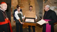 Mehriban Əliyeva, Vatikan, kilsə, maliyyə, büdcə, Heydər Əliyev Fondu