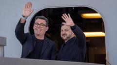 バーナム首相、ゼレンスキー大統領と英海軍基地を訪問　ウクライナ支持を強調