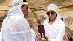 ባለፈው ሳምንት እሁድ የሆሳዕና ክብረ በዓል የተከበረ ሲሆን በግብፅ ነዋሪነታቸውን ያደረጉ ኢትዮጵያውንም ቄጠማ በማሰር በስምዖን ቤተ ክርስቲያን ዕለቱን ዘክረውታል።