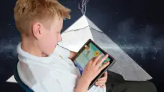 正在看Youtube的兒童