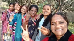 인도 북부 지역 언론사 '카바 라하리야'의 편집국은 100% 여성으로만 이뤄져 있다.