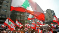 متظاهرون لبنانيون
