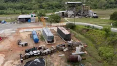 Refinería de huachicol