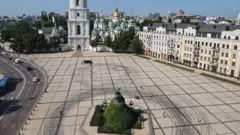 Так виглядає Софійська площі після дрифтингу Red Bull. Фото КМДА