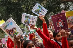 শিক্ষার্থীদের বই নিয়ে উৎসব