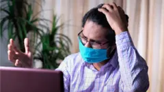 বিসিএস পরীক্ষায় ঝরে পড়াদের অনেকে এক পর্যায়ে হতাশাগ্রস্ত হয়ে পড়েন। (ফাইল ছবি)