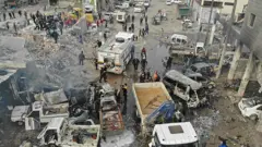 فروشگاه و اتومبیل ها در این حمله ویران شد