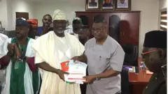 Senator Dino Melaye dey pick im govnorship form