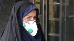 آمار جان‌باختگان کرونا در قم: نماینده مجلس می‌گوید ۵۰ نفر، وزارت بهداشت تکذیب می‌کند