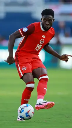ألفونسو ديفيز قائد منتخب كندا