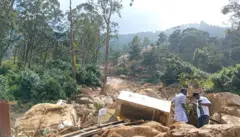 இலங்கை மண்சரிவு: சடலங்களை உறவினர்களே தேடி எடுக்கும் அவலம் - பிபிசி தமிழ் நேரில் கண்டவை