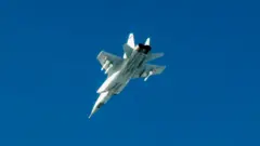 스웨덴 군이 공개한 사진. 지난 금요일 에스토니아 영공을 이탈한 러시아 미그-31 전투기 3대 중 한 대를 포착한 장면이라고 밝혔다.